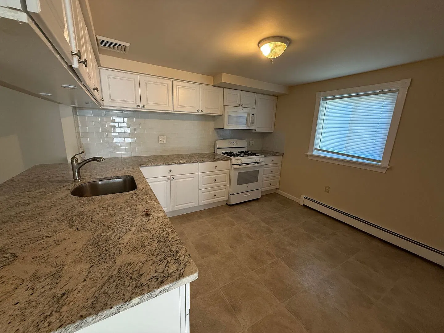 Single 4 bedroom 2 bath home in Conshohocken for $2,995/mo — Photo 3
