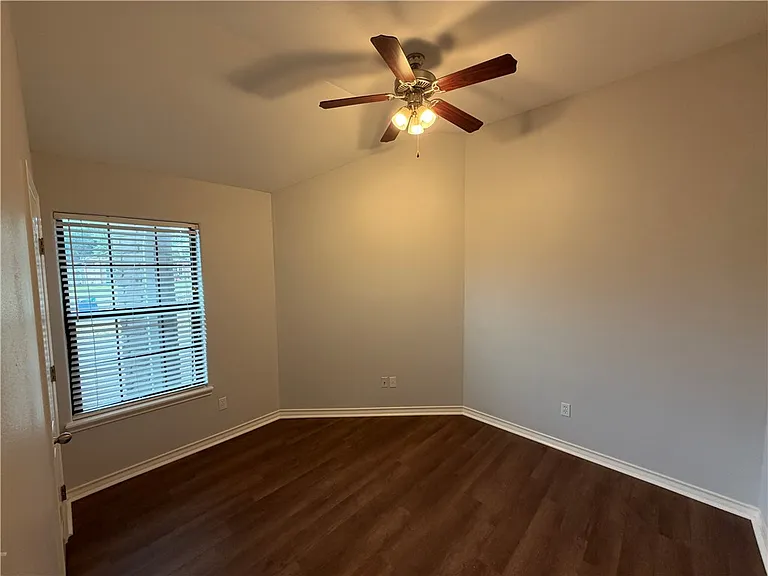 6830 Round Table St — Photo 11