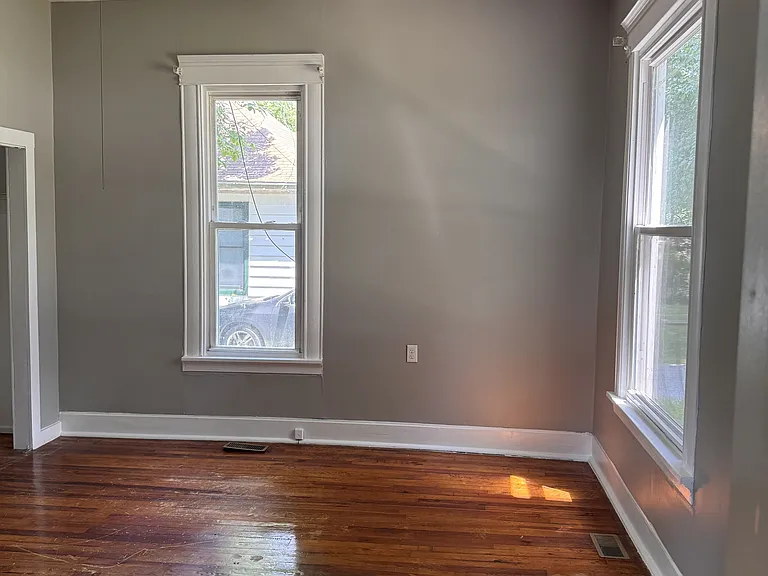 1115 S Main Ave — Photo 26