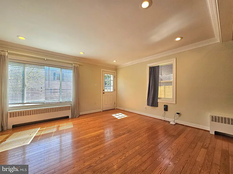 3109 Mosby St — Photo 8