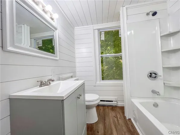 7 SW 9th St, Oswego, NY 13126