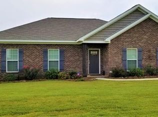 121 Sweetwater Dr, Headland, AL 36345