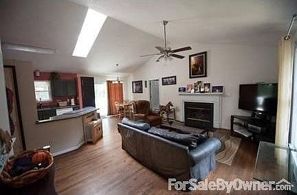 Living Space
						:
						Easy entertaining with open kitchen/dining/living