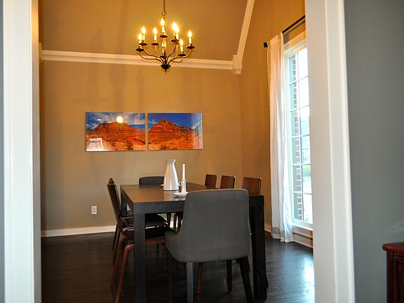 Dining Rm w Vaulted Ceiling