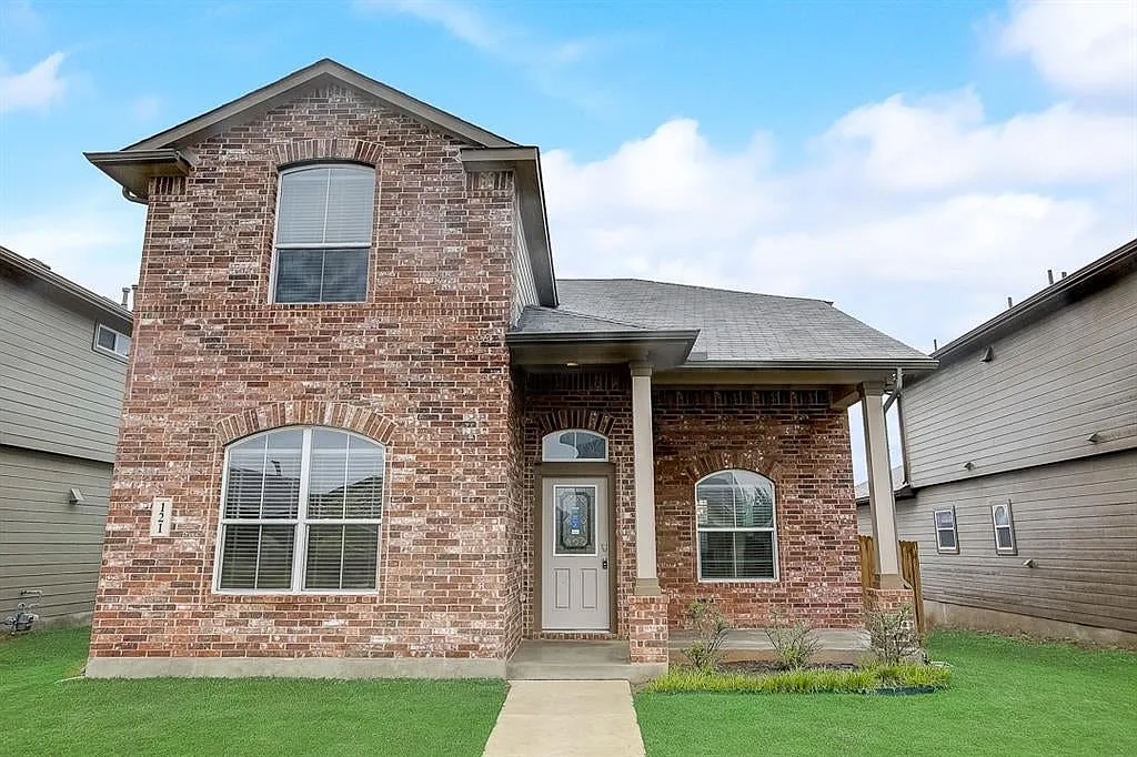 4 bed, 2067 sqft, $995 — Photo 1