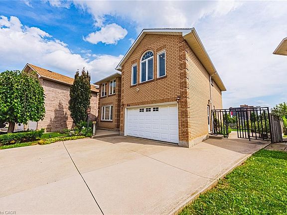 3rd image of 90 Fairington Cres
