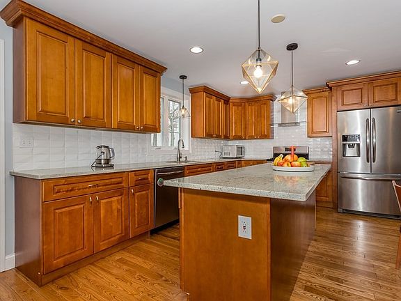 3rd image of 84 West St APT 4