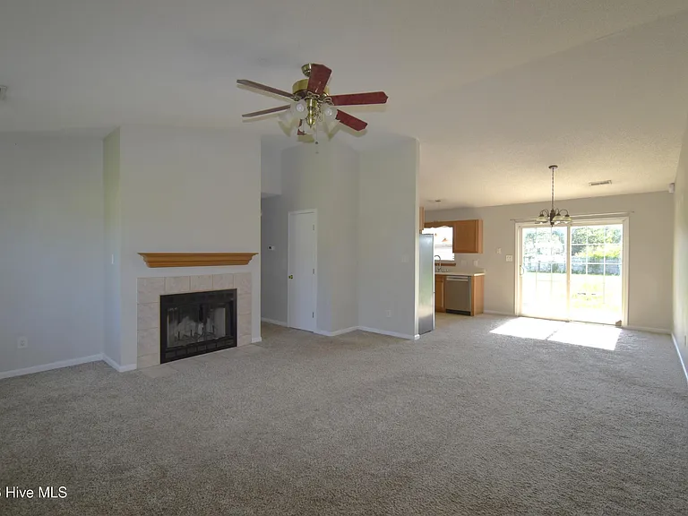 309 Kenilworth Pl — Photo 2