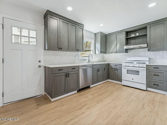 2nd image of 358 Beecroft Pl