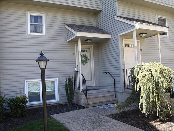 2nd image of 40 Cornerstone Ct APT 20