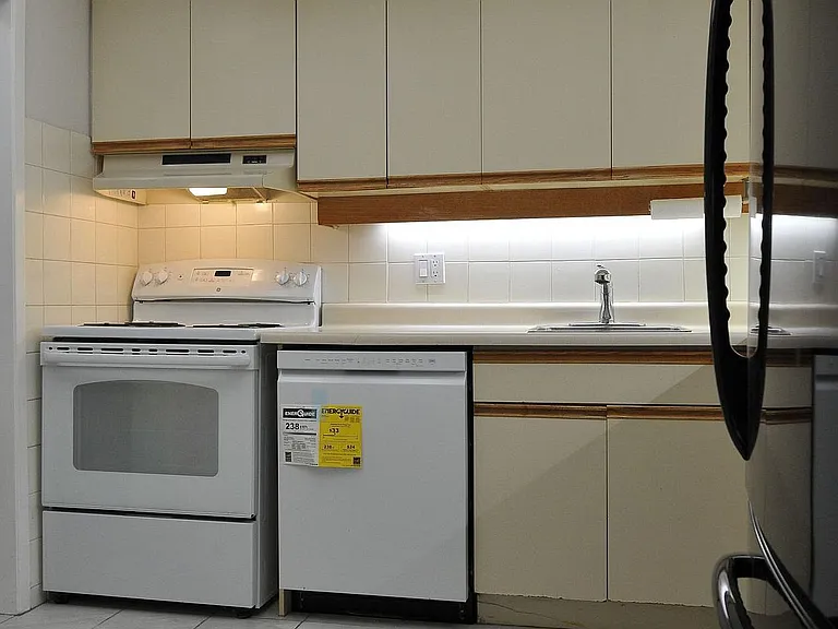 1013 Pape Ave #B — Photo 3