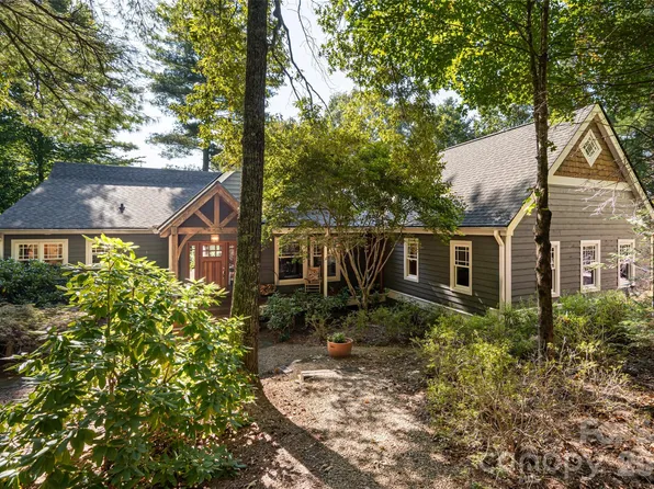 137 Bear Landing Dr, Hendersonville, NC 28792