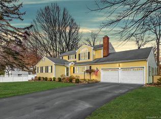 18 Southwood Dr, New Canaan, CT 06840