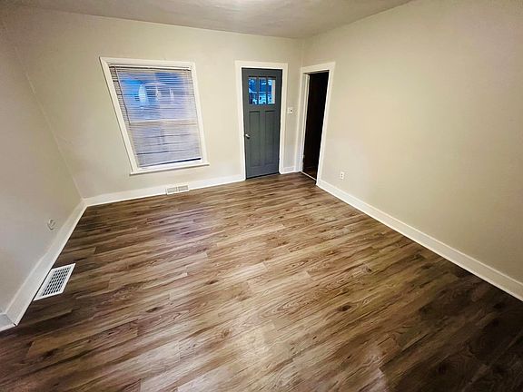 3rd image of 410 Wisconsin St