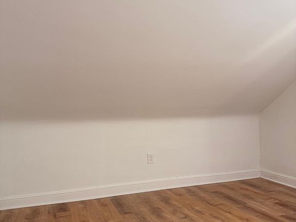 4th image of 137 E Pleasant St
