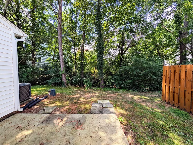 220 Misty Groves Cir — Photo 23