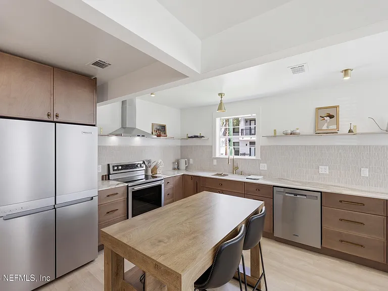 2304 Bethune Ave — Photo 1