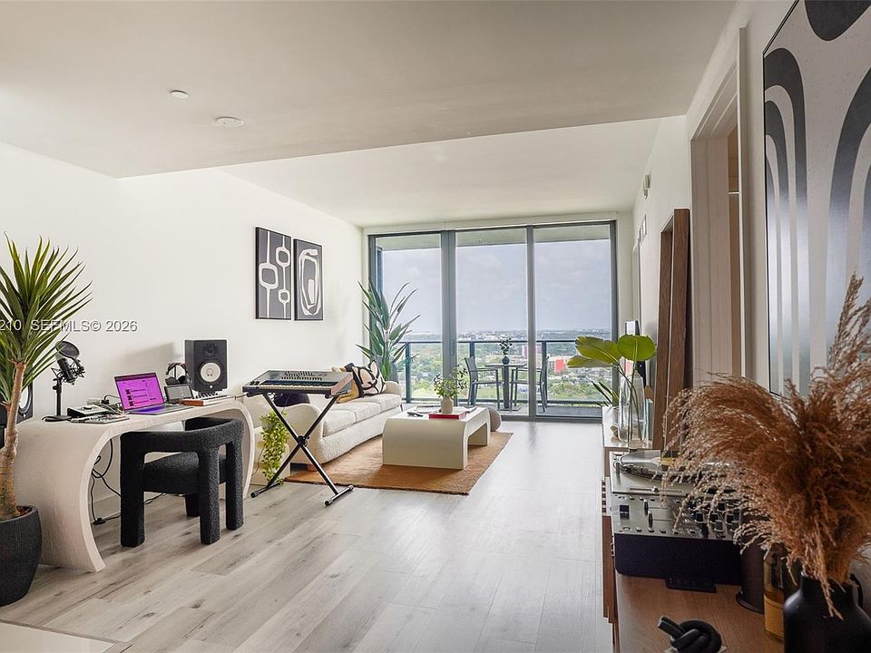 1st image of 121 NE 34th St #2711