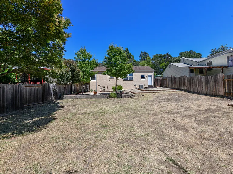 1415 Meek Ave — Photo 40
