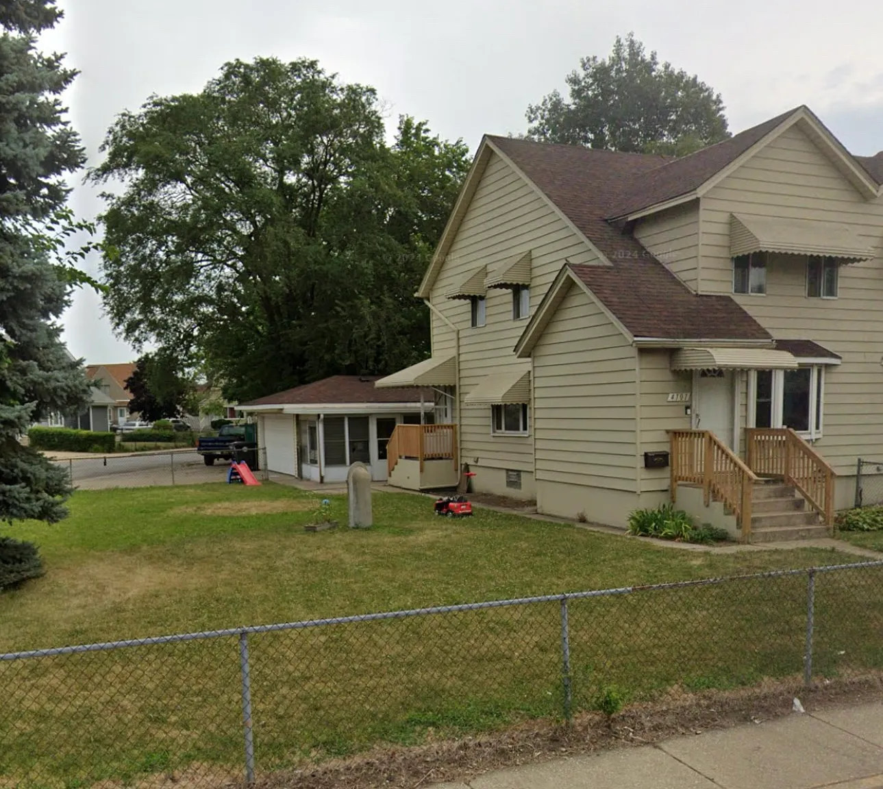 3 bed, 1300 sqft, $1,695 — Photo 1