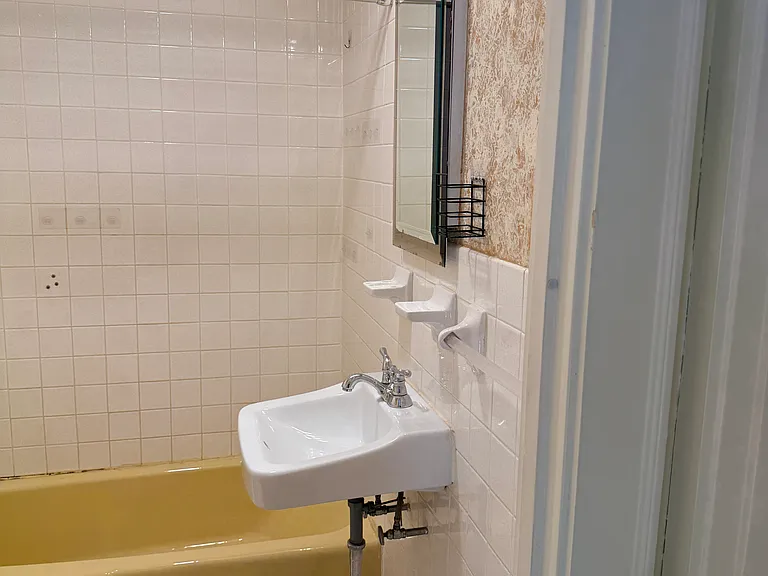 45 McAlee Ave — Photo 2