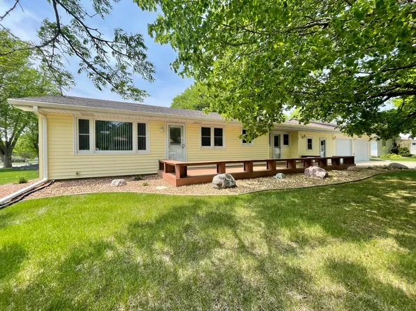 201 Pleasant St, Lakefield, MN 56150