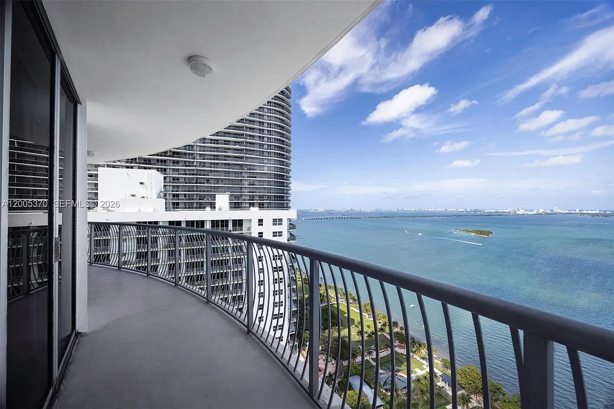 Building Photo - 1750 N Bayshore Dr #3801