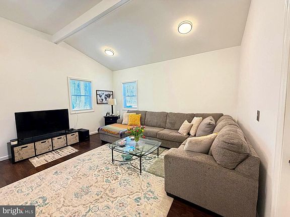4th image of 58 Arenthusa Ave