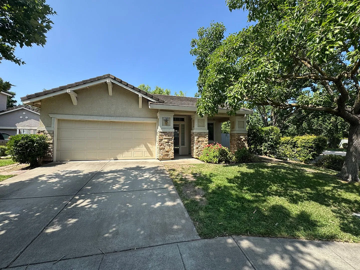 3 bed / 2 bath | Single Story Elk Grove Home Available Now — Photo 2