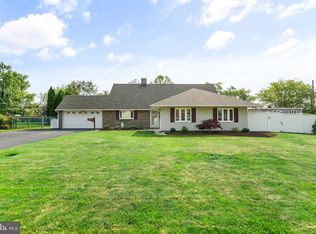 18 Steeplebush Rd, Levittown, PA 19056