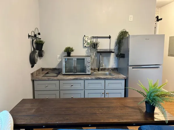 417 Main St #3D, Holyoke, MA 01040