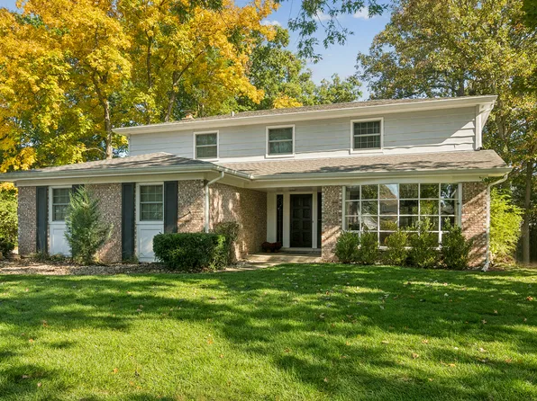 1745 E Summit Ct, Deerfield, IL 60015