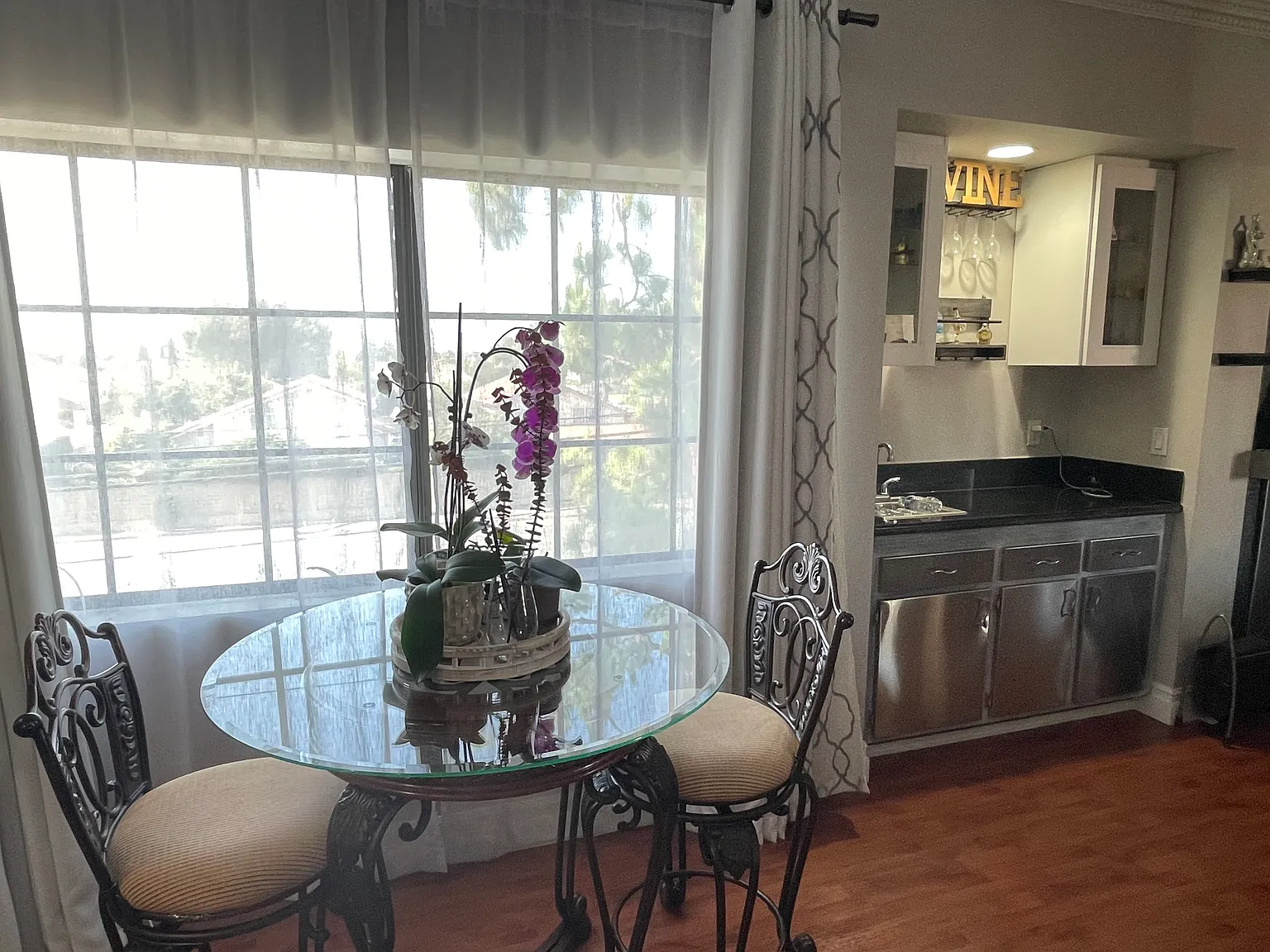 2 bed, 1210 sqft, $3,295 — Photo 4