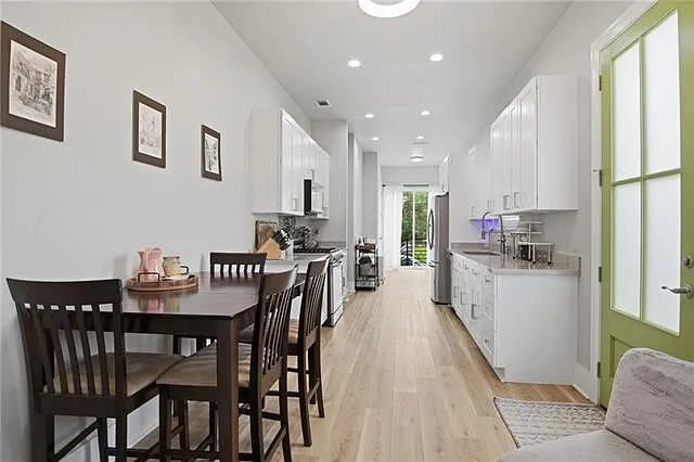 3 bed, 2.0 bath, 1160 sqft, $2,200 — Photo 3