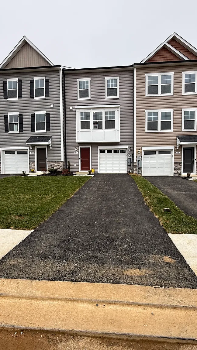 84 Bolingbroke Way photo 1