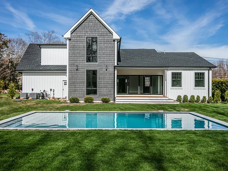 2415 Cox Neck Rd — Photo 1