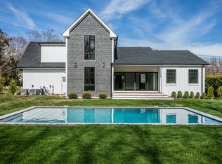 2415 Cox Neck Rd, Mattituck, NY 11952