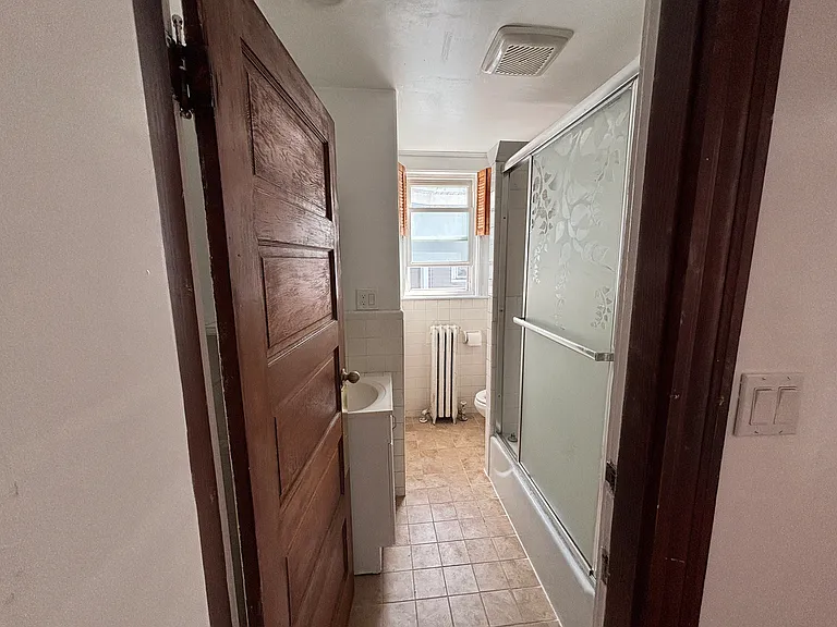 418 Essex St #2 — Photo 22