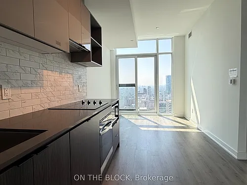 252 Church St #Penthouse 17 Photo 1 252 Church St #Penthouse 17 Photo 1