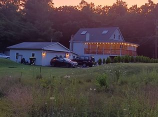 3574 Mountain Rd, Slatington, PA 18080