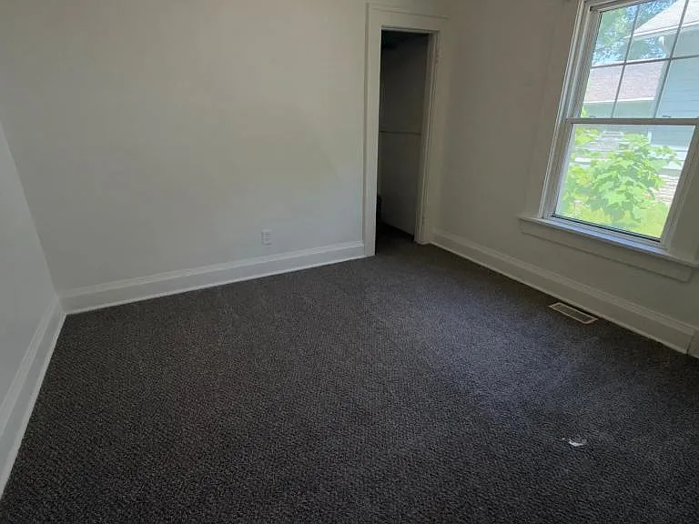 917 Kirkwood Ave — Photo 12