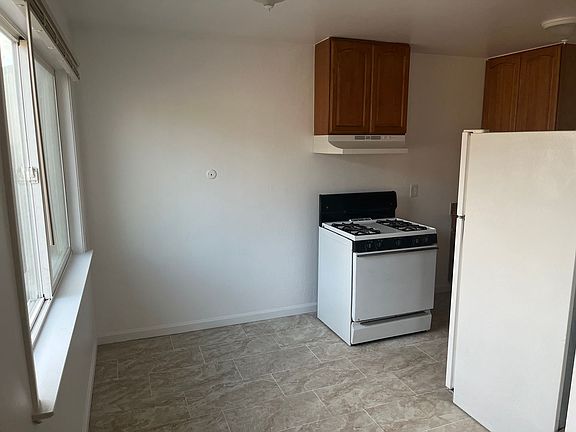5th image of 682 30th St #D