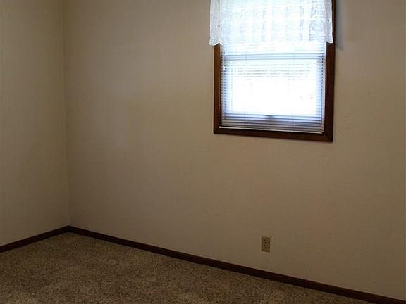 4th image of 800 N Garden St