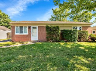 9405 Hazel St, Taylor, MI 48180