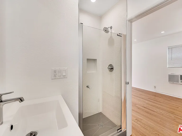 1655 Malcolm Ave #1/2 — Photo 23