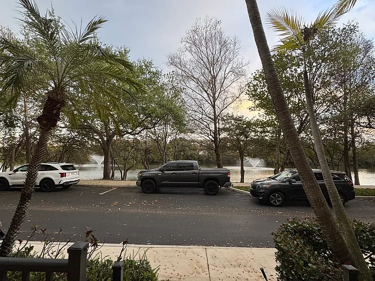 S Greenleaf Cir — Photo 2