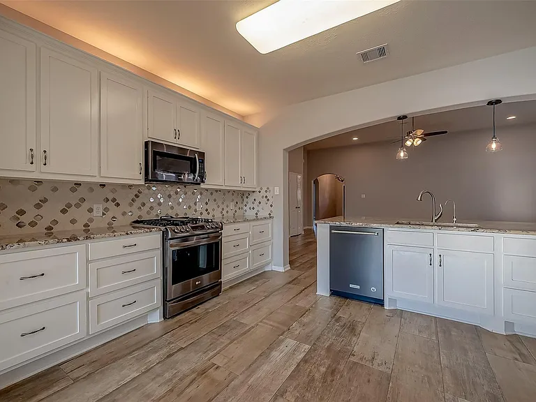 8306 Hampton Bay Dr — Photo 28
