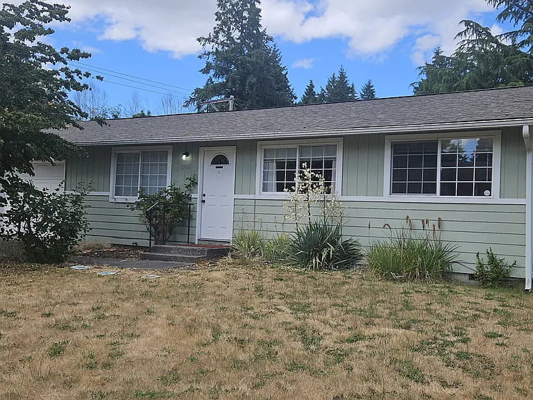 5702 37th Ct SE — Photo 1