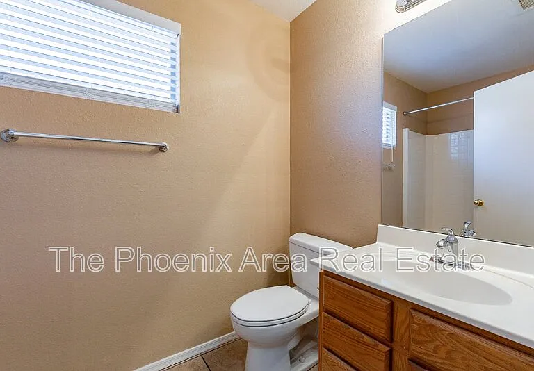 1261 N Balboa Dr — Photo 19