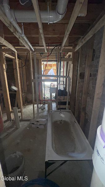 5th image of 8 Alexander Street